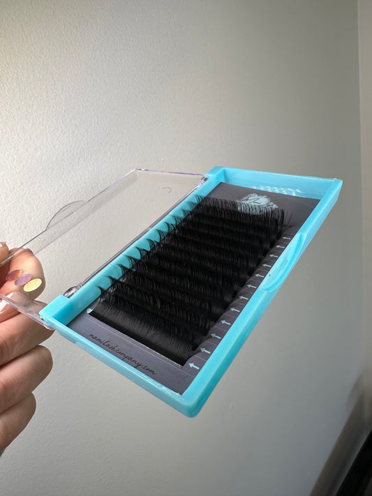 Cashmere Mega Volume Lashes